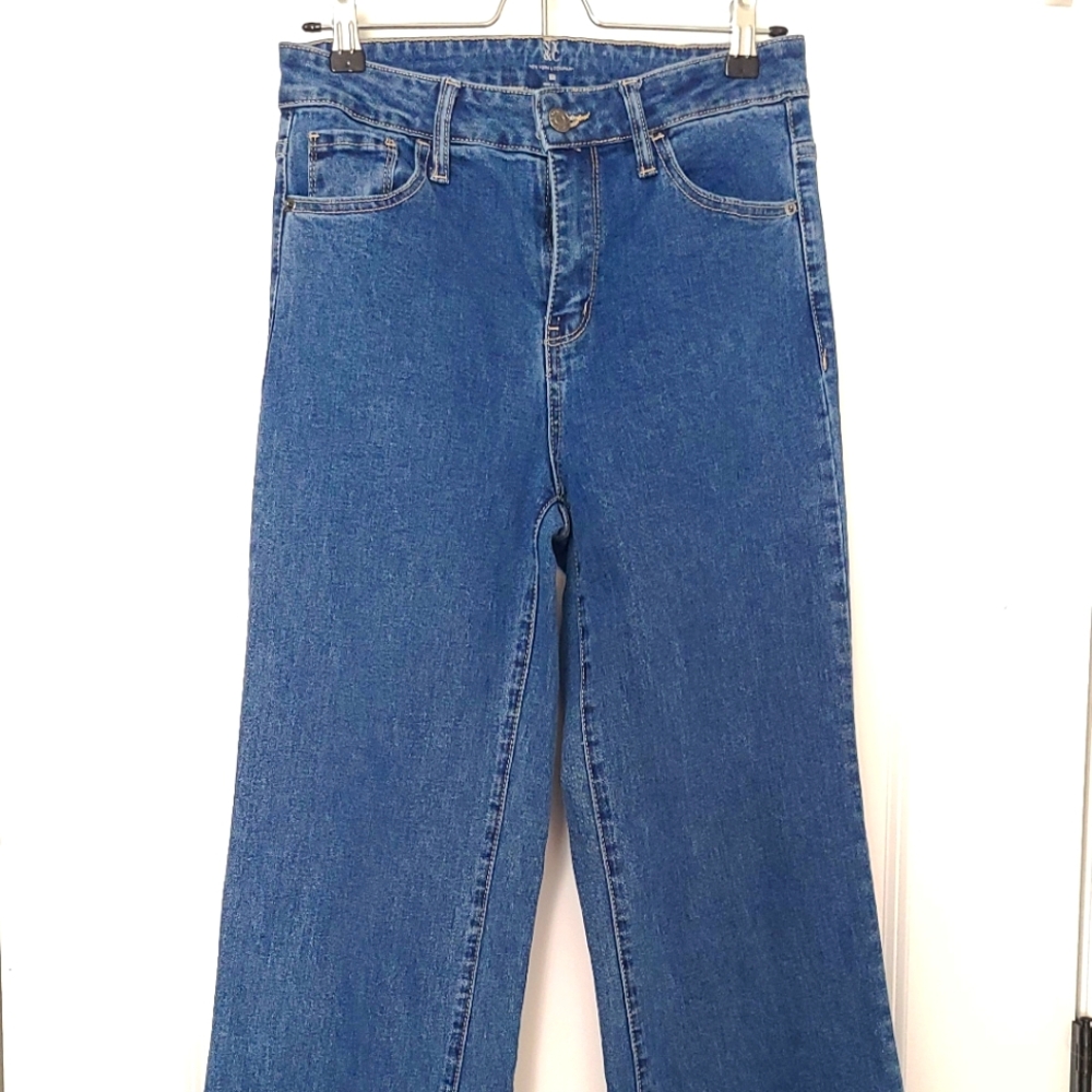 Wide leg blue jeans